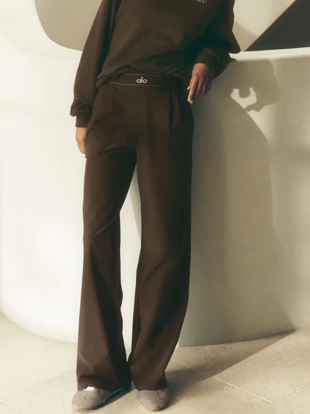 ☕Alo Yoga Suit Up Trouser Coffee Brown Regular 🎯Loose Straight Fit
